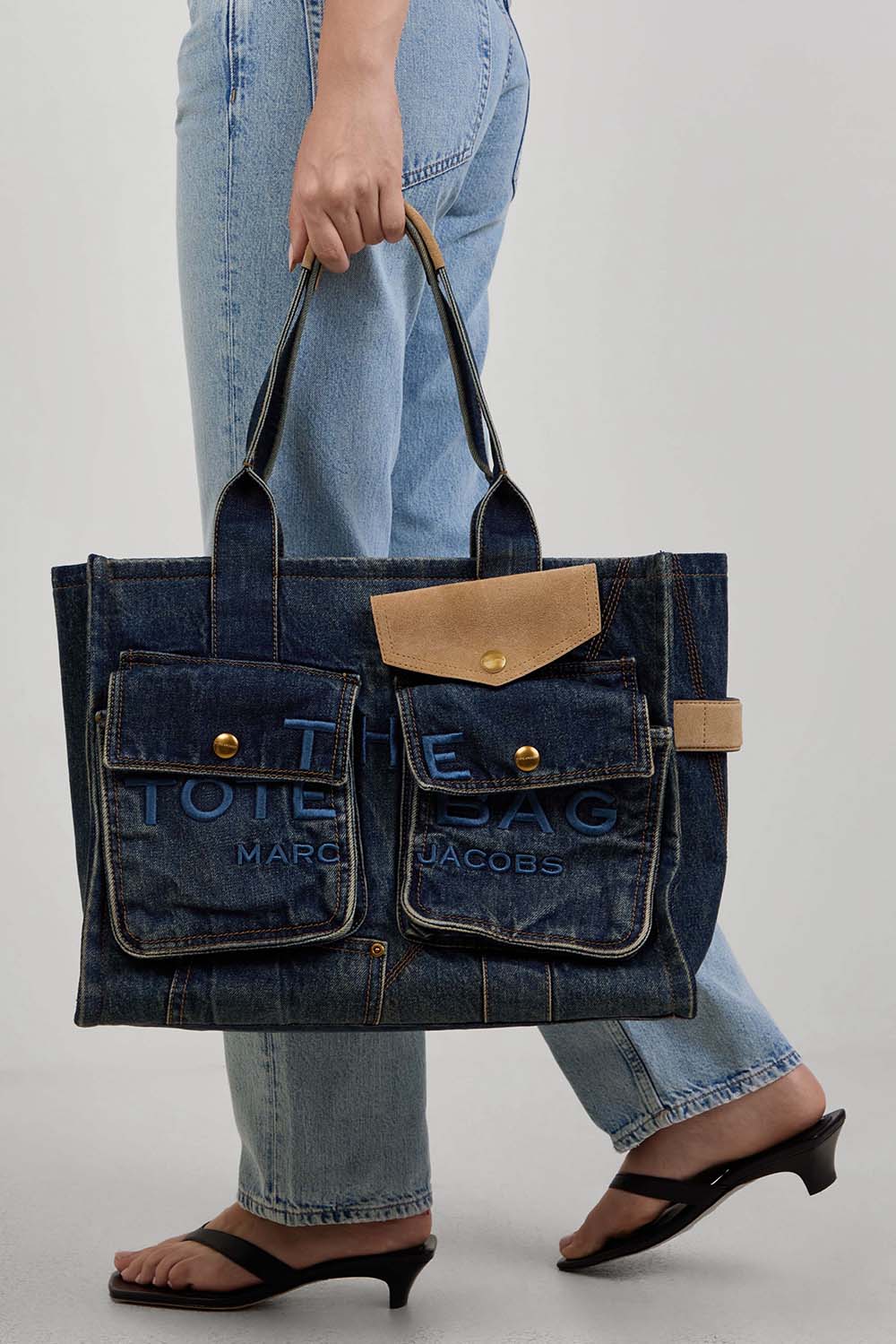 תמונת כל הלוק של תיק יד דה טוט לארג'